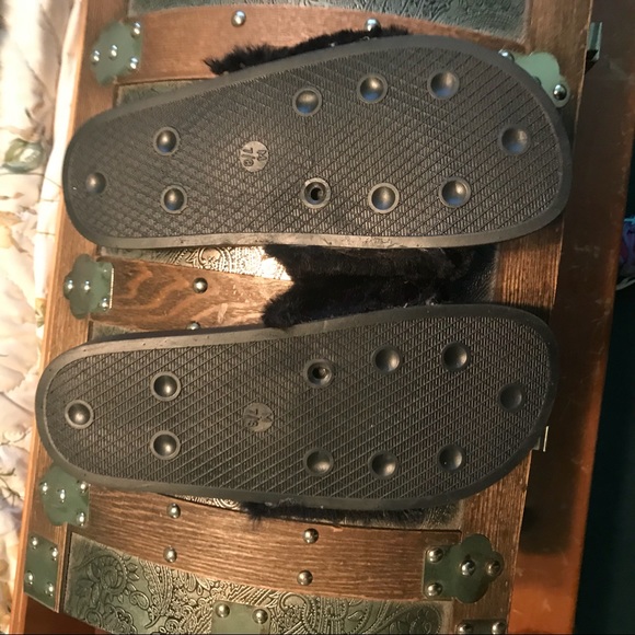 Furry open toed slippers 7/8 - Picture 2 of 2